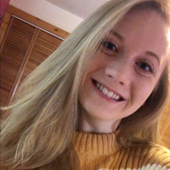 Meet your Posher, Sierra - Picture 1 of 1